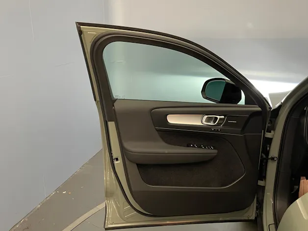 Volvo XC40 2.0 B3 MH Plus Dark