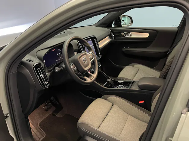 Volvo XC40 2.0 B3 MH Plus Dark
