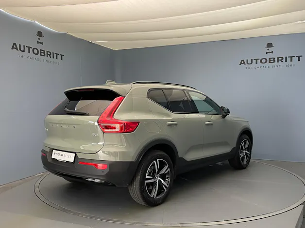 Volvo XC40 2.0 B3 MH Plus Dark