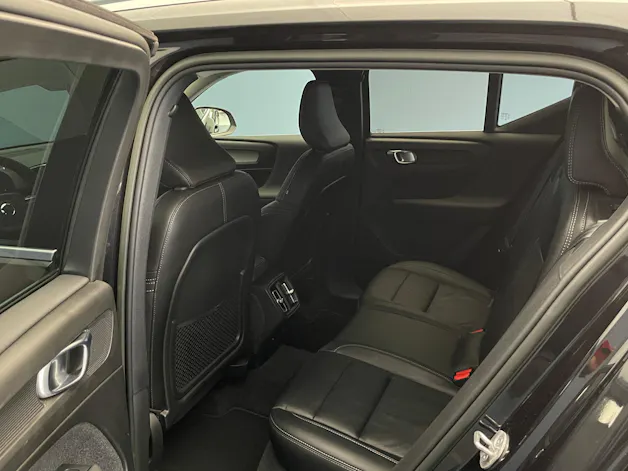 Volvo XC40 2.0 B3 MH Plus Bright