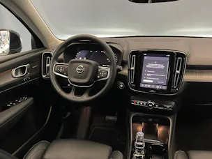 Volvo XC40 2.0 B3 MH Plus Bright