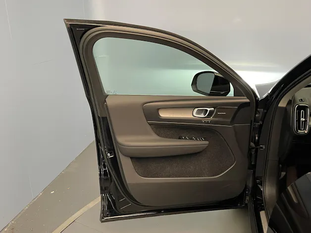 Volvo XC40 2.0 B3 MH Plus Bright