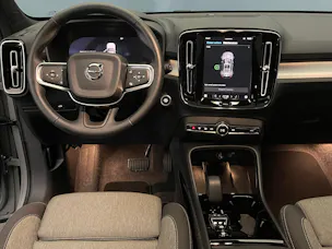 Volvo XC40 2.0 B3 MH Plus Dark