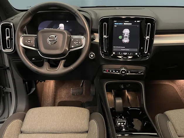 Volvo XC40 2.0 B3 MH Plus Dark