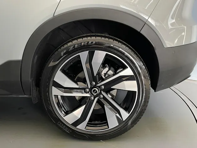 Volvo XC40 2.0 B3 MH Plus Dark