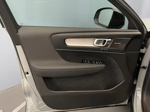 Volvo XC40 2.0 B3 MH Plus Dark