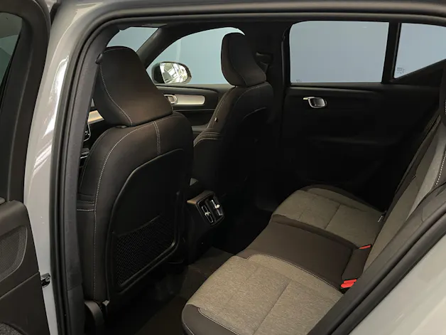 Volvo XC40 2.0 B3 MH Plus Dark
