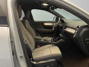 Volvo XC40 2.0 B3 MH Plus Dark