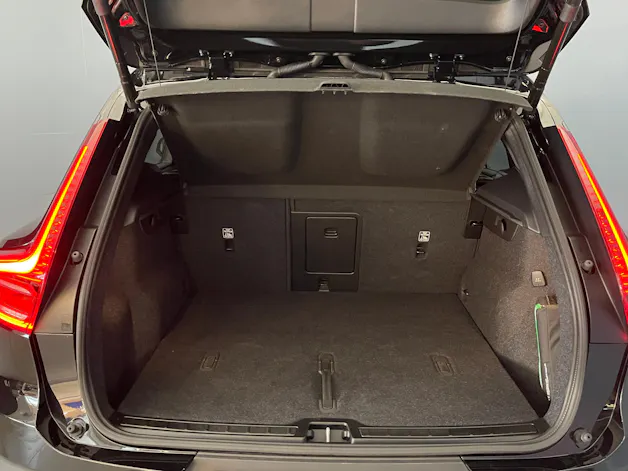 Volvo XC40 2.0 B3 MH Plus Dark