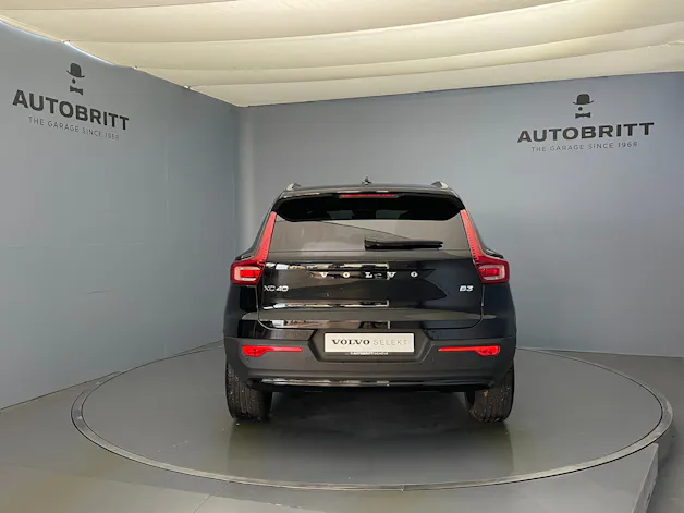 Volvo XC40 2.0 B3 MH Plus Dark