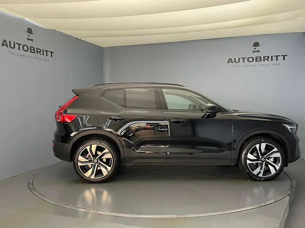 Volvo XC40 2.0 B3 MH Plus Dark