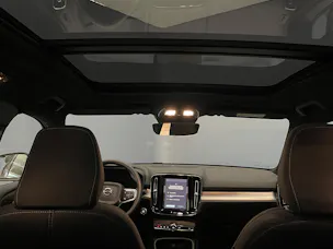Volvo XC40 2.0 B3 MH Plus Dark