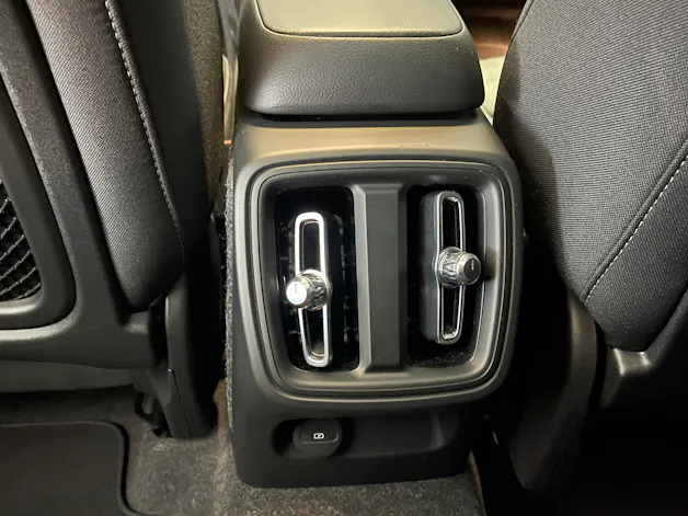 Volvo XC40 2.0 B3 MH Plus Dark