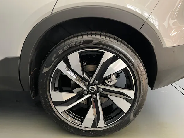 Volvo XC40 2.0 B3 MH Plus Dark