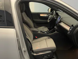Volvo XC40 2.0 B3 MH Plus Dark
