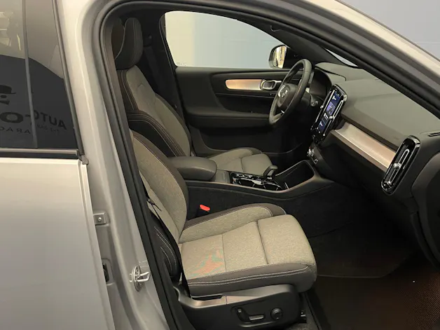 Volvo XC40 2.0 B3 MH Plus Dark