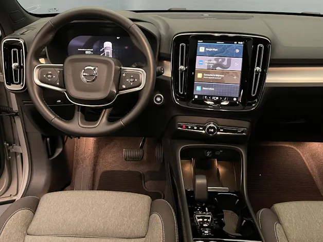 Volvo XC40 2.0 B3 MH Plus Dark