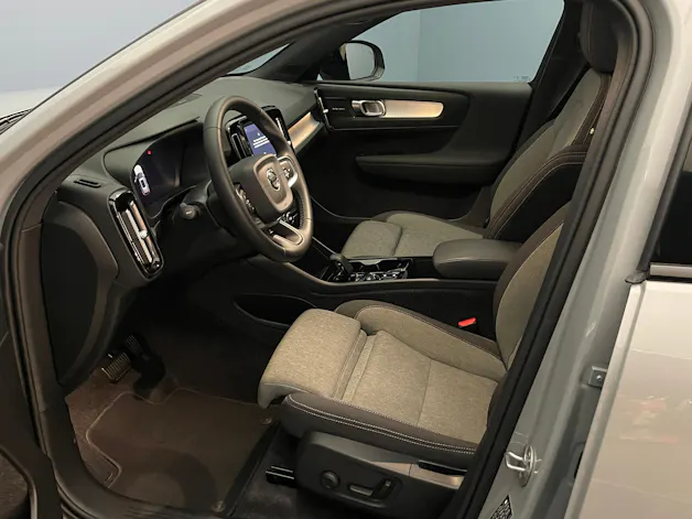 Volvo XC40 2.0 B3 MH Plus Dark