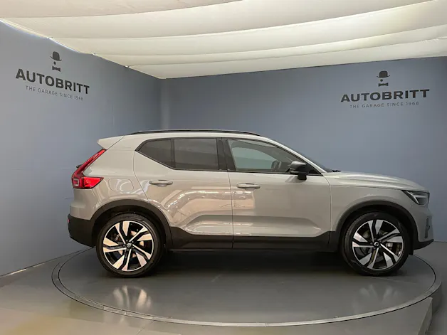 Volvo XC40 2.0 B3 MH Plus Dark