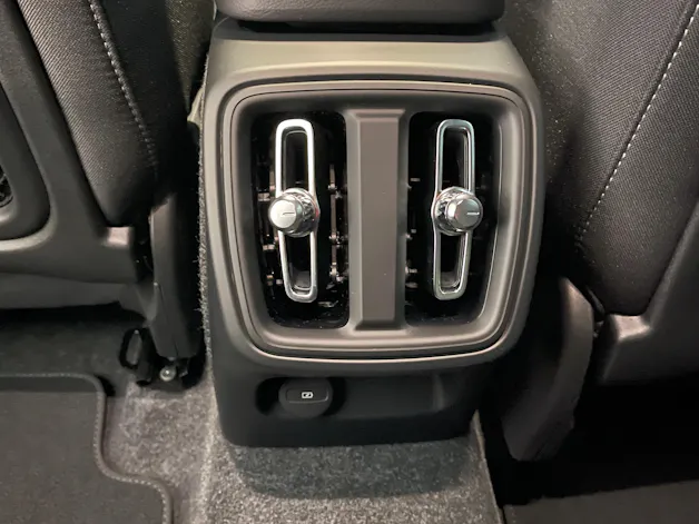 Volvo XC40 2.0 B3 MH Plus Dark