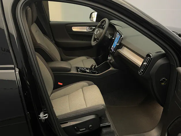 Volvo XC40 2.0 B3 MH Plus Dark