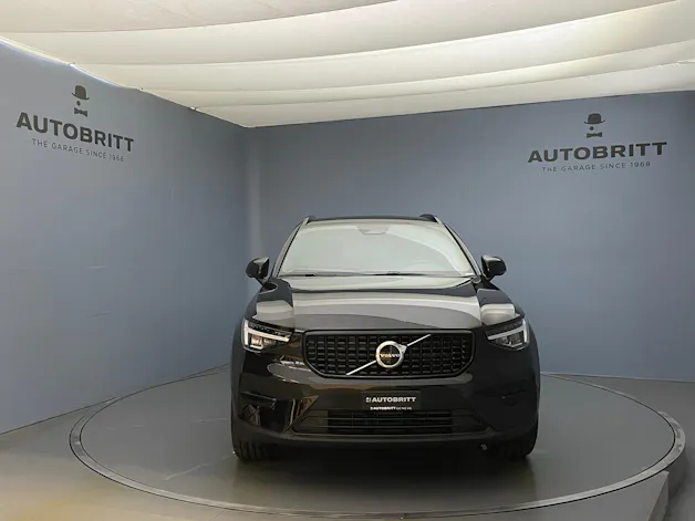 Volvo XC40 2.0 B3 MH Plus Dark