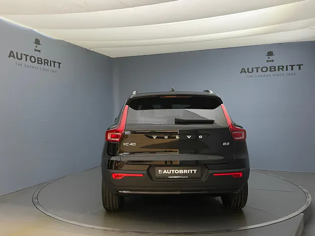 Volvo XC40 2.0 B3 MH Plus Dark