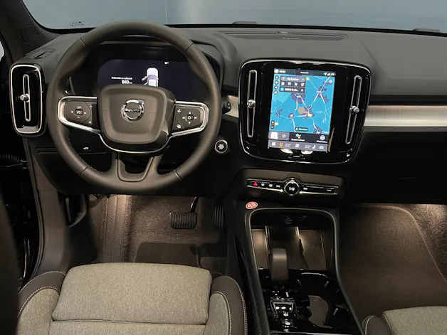 Volvo XC40 2.0 B3 MH Plus Dark