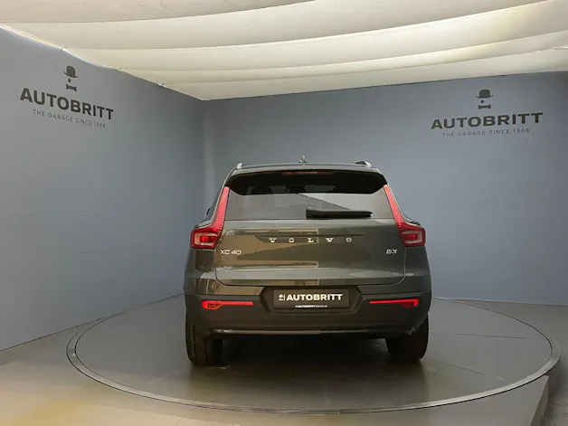 Volvo XC40 2.0 B3 MH Plus Dark