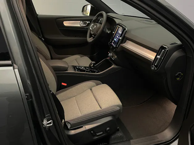 Volvo XC40 2.0 B3 MH Plus Dark