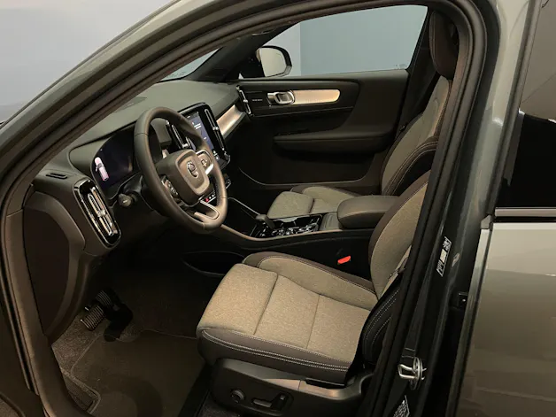 Volvo XC40 2.0 B3 MH Plus Dark