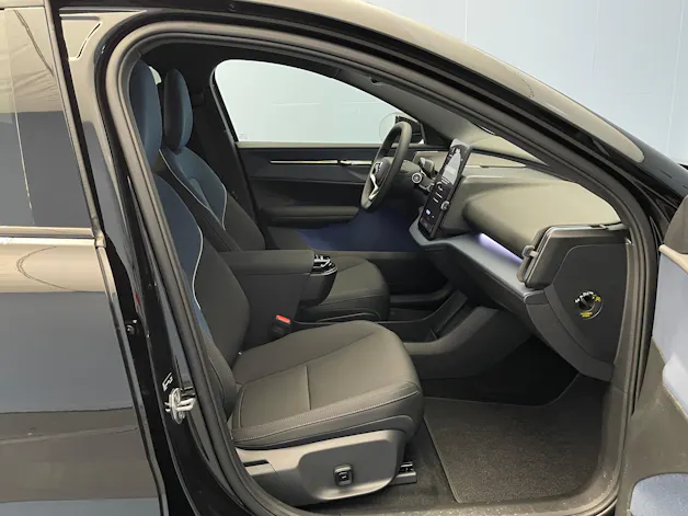 Volvo EX30 E60 Plus Swiss Black Edition
