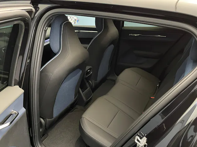 Volvo EX30 E60 Plus Swiss Black Edition
