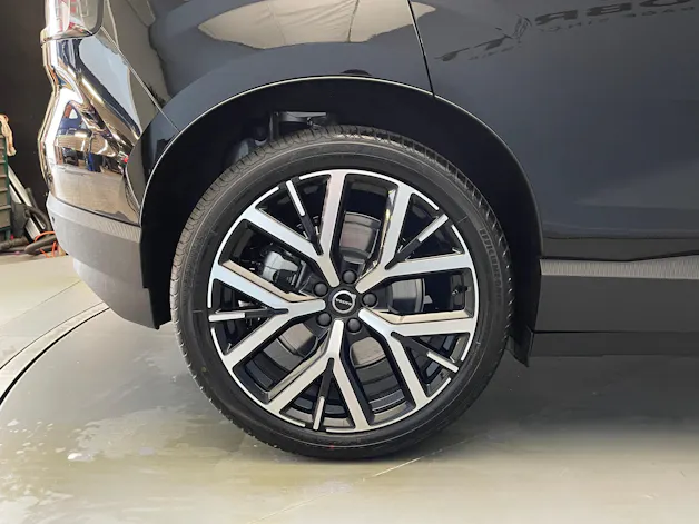 Volvo EX30 E60 Plus Swiss Black Edition