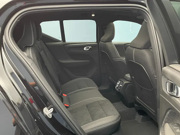 VOLVO XC40 2.0 B3 MH Plus Dark