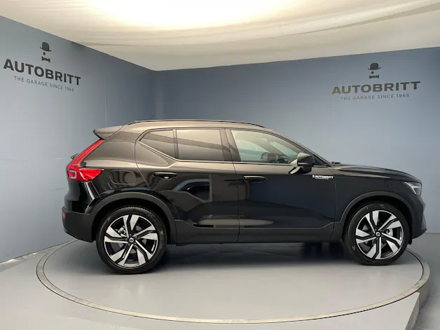 VOLVO XC40 2.0 B3 MH Plus Dark