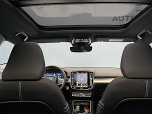 VOLVO XC40 2.0 B3 MH Plus Dark