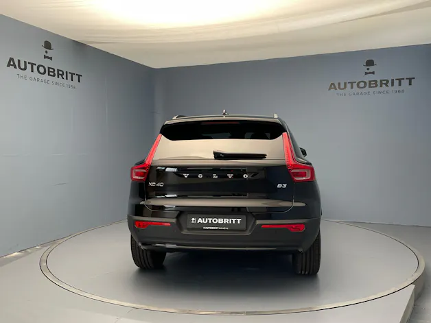 VOLVO XC40 2.0 B3 MH Plus Dark