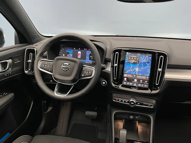 VOLVO XC40 2.0 B3 MH Plus Dark