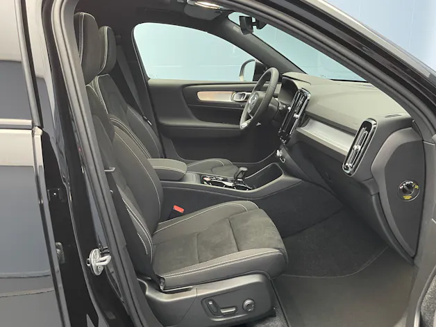 VOLVO XC40 2.0 B3 MH Plus Dark