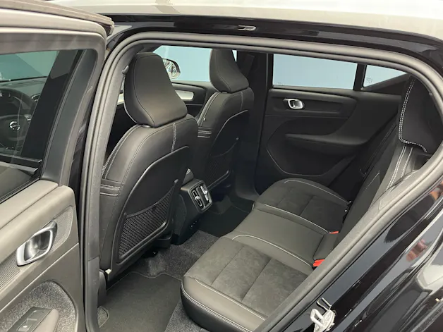 VOLVO XC40 2.0 B3 MH Plus Dark