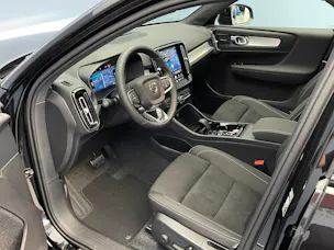 VOLVO XC40 2.0 B3 MH Plus Dark