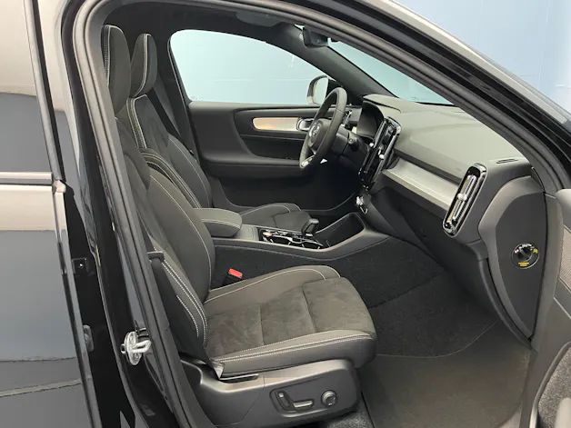 Volvo XC40 2.0 B3 MH Plus Dark