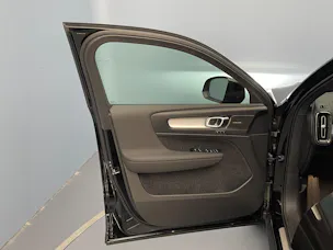 VOLVO XC40 2.0 B3 MH Plus Dark