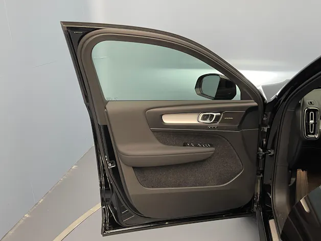 Volvo XC40 2.0 B3 MH Plus Dark