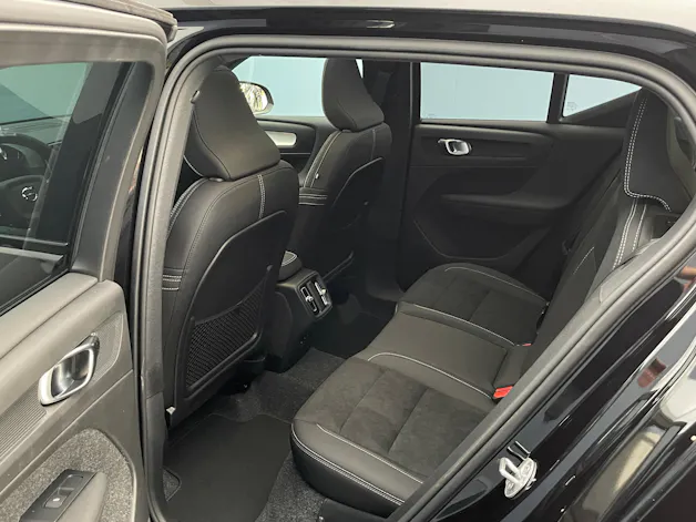 Volvo XC40 2.0 B3 MH Plus Dark