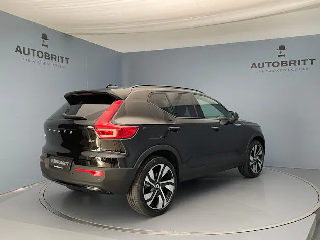 Volvo XC40 2.0 B3 MH Plus Dark
