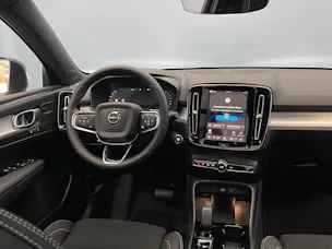 VOLVO XC40 2.0 B3 MH Plus Dark