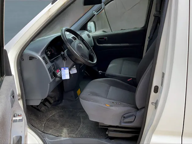 Toyota HIACE Kombi LWB 2.5 D-4D 3 P. CS