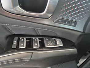 https://vehicle.imgix.net/4353474/b235a4d7-c322-4230-8539-cd9ce5e61371.jpg
